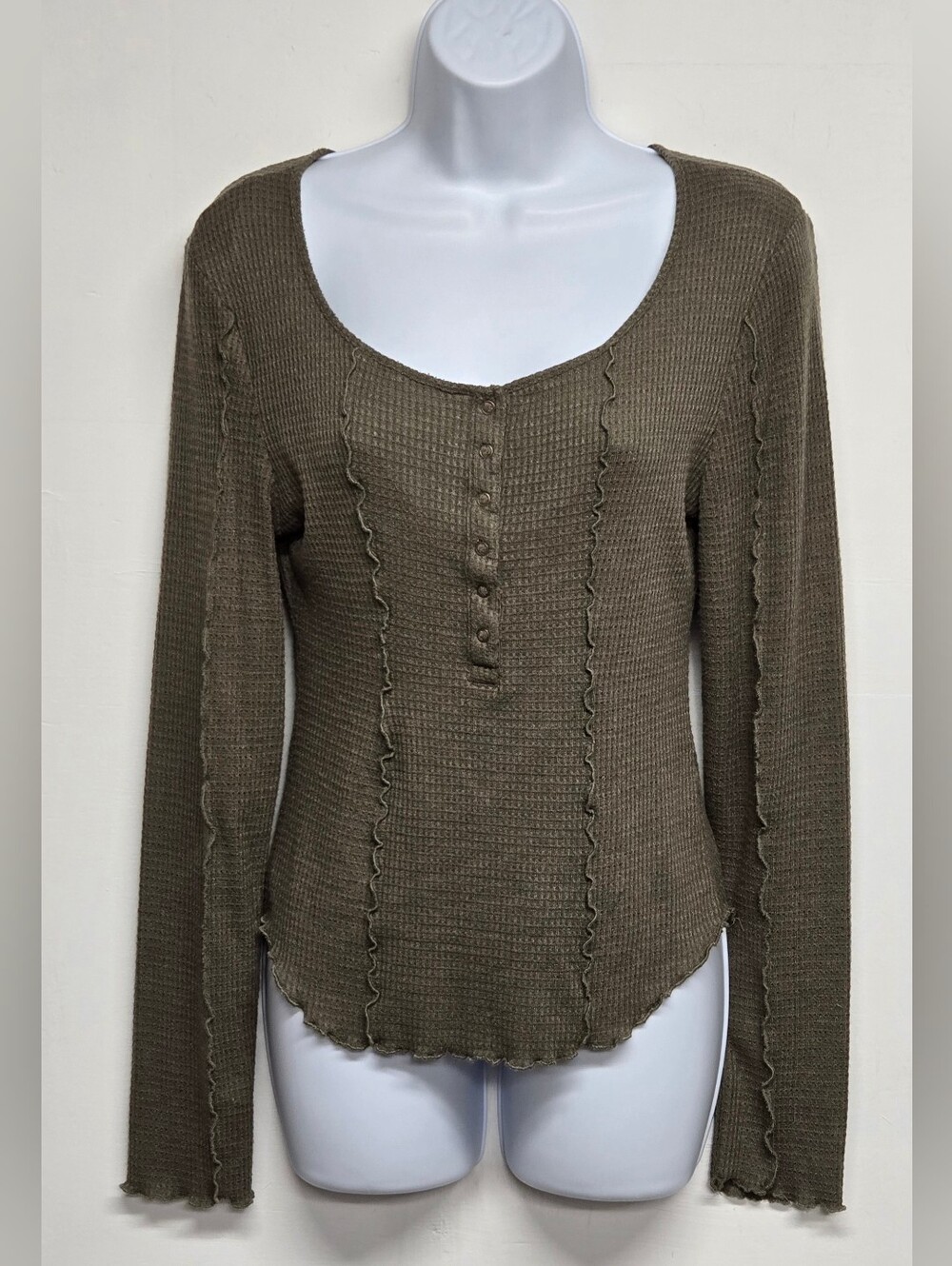 Love Tree L Jr. Waffle Knit Top Olive Green Ruffled Lettuce Edge Trim Henley Y2k